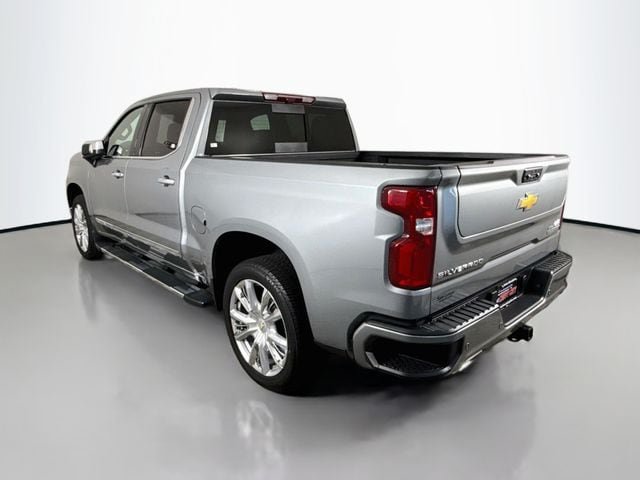 Used 2025 Chevrolet Silverado 1500 High Country w/ High Country Premium Package AWD/4WD image 5