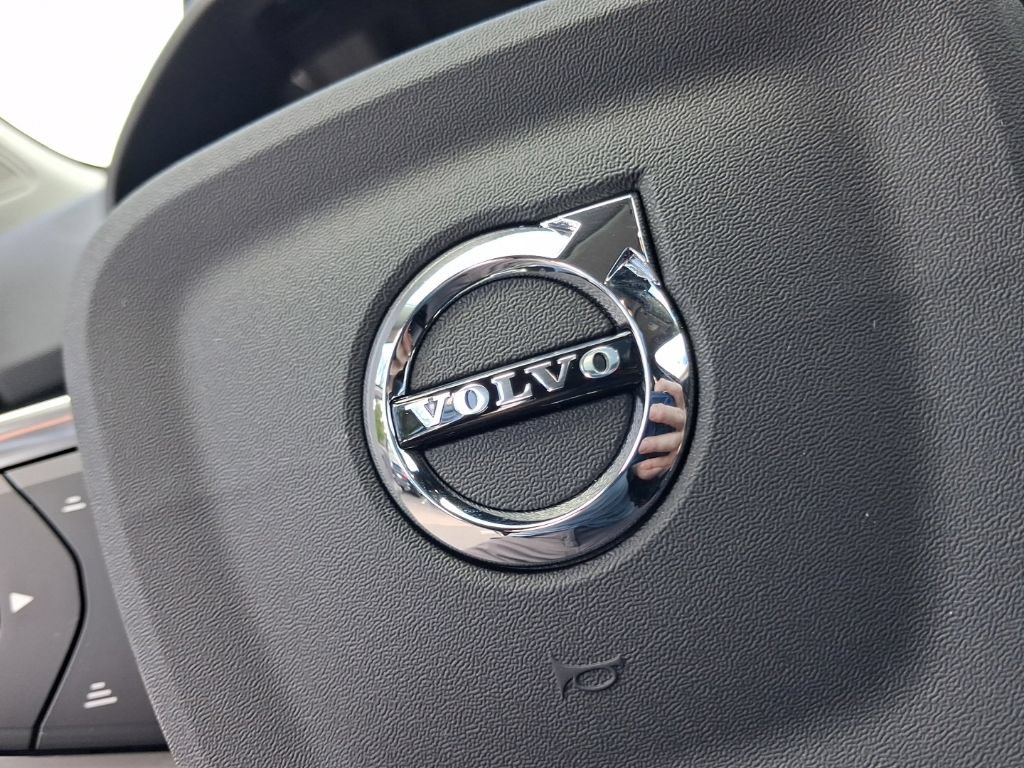 Certified 2024 Volvo XC40 B5 Plus AWD/4WD image 31