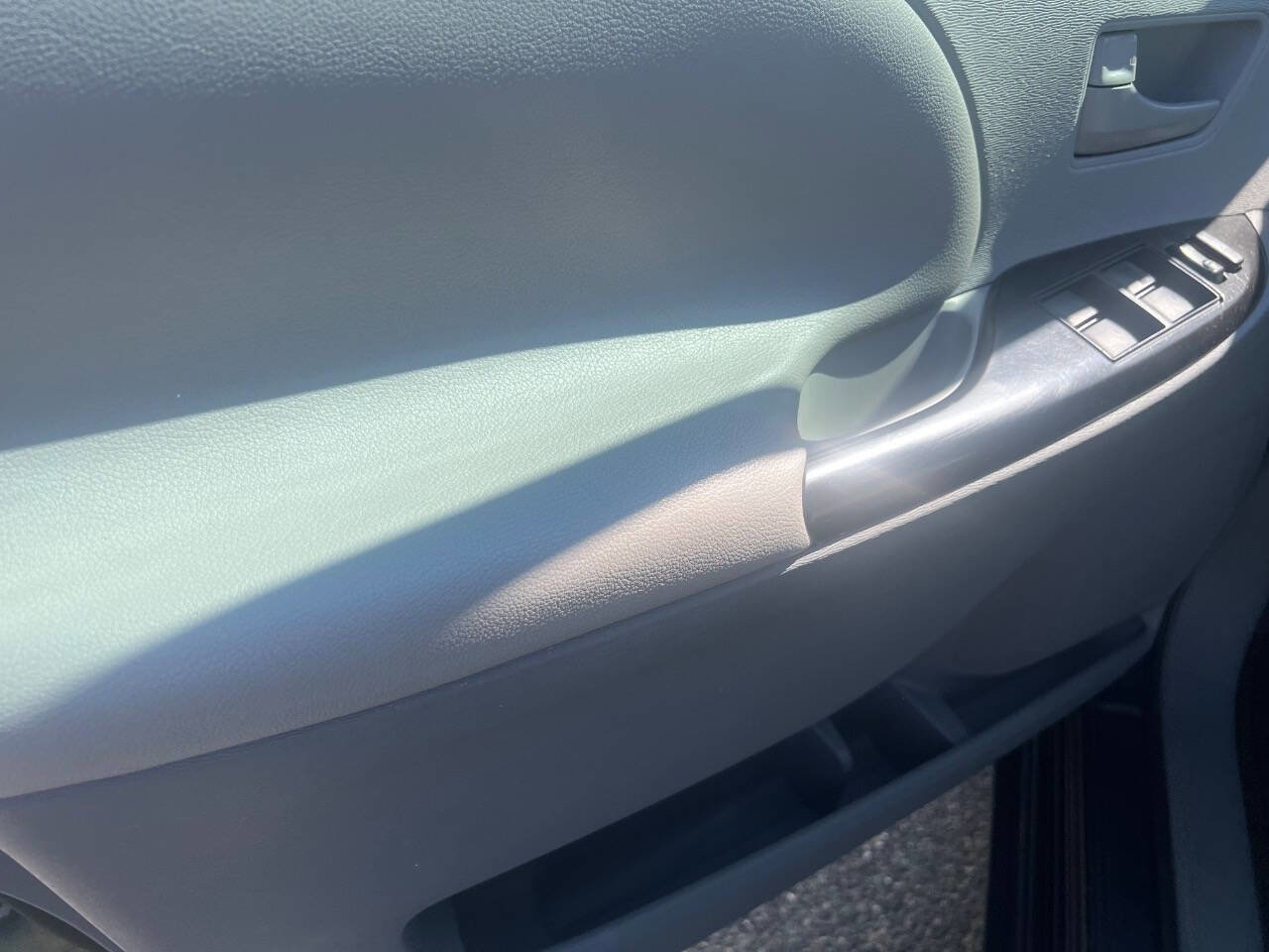 Used 2011 Toyota Sienna LE image 12