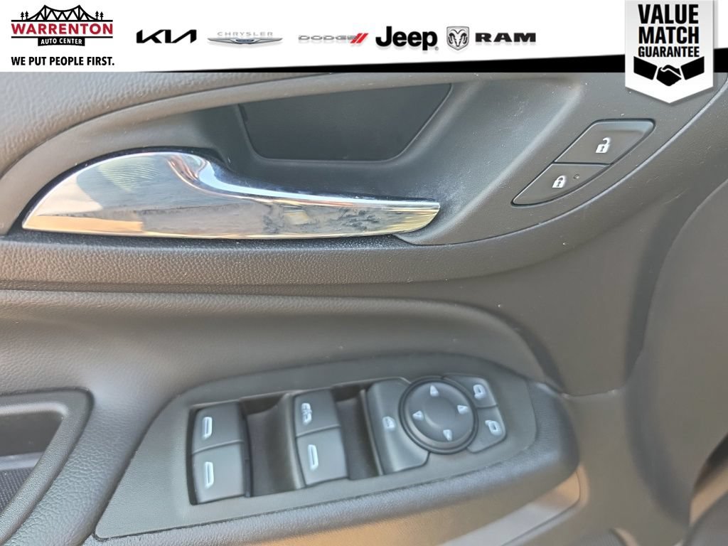 Used 2023 Chevrolet Equinox LT AWD/4WD image 9