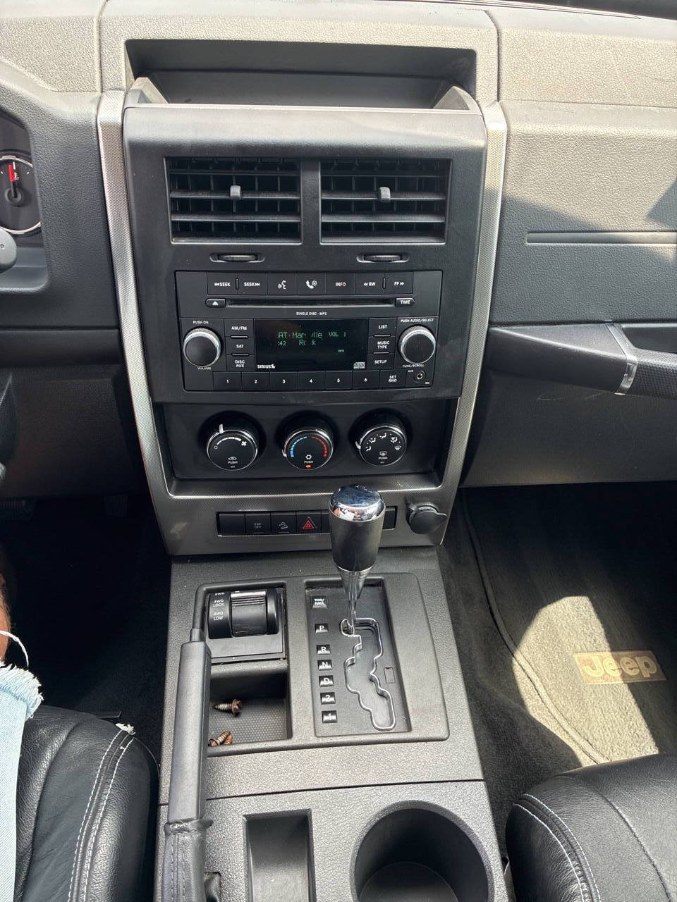 Used 2009 Jeep Liberty Sport w/ Popular Equipment Group AWD/4WD image 10
