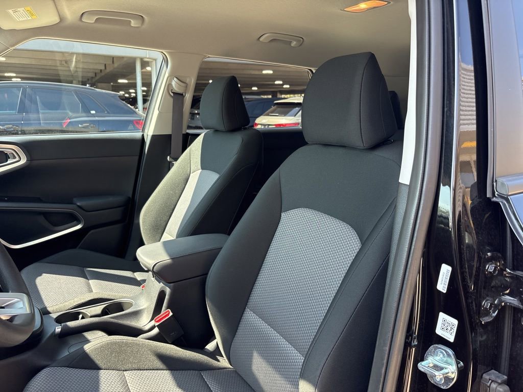 Used 2025 Kia Soul S image 13