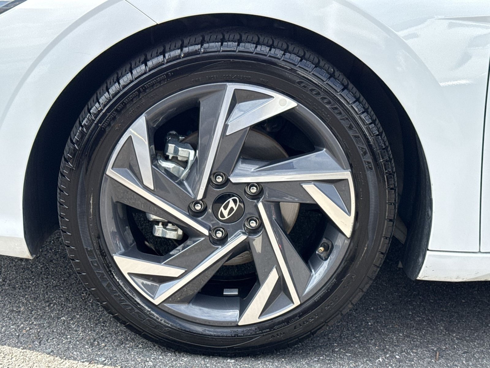 Certified 2025 Hyundai Elantra Limited FWD image 12