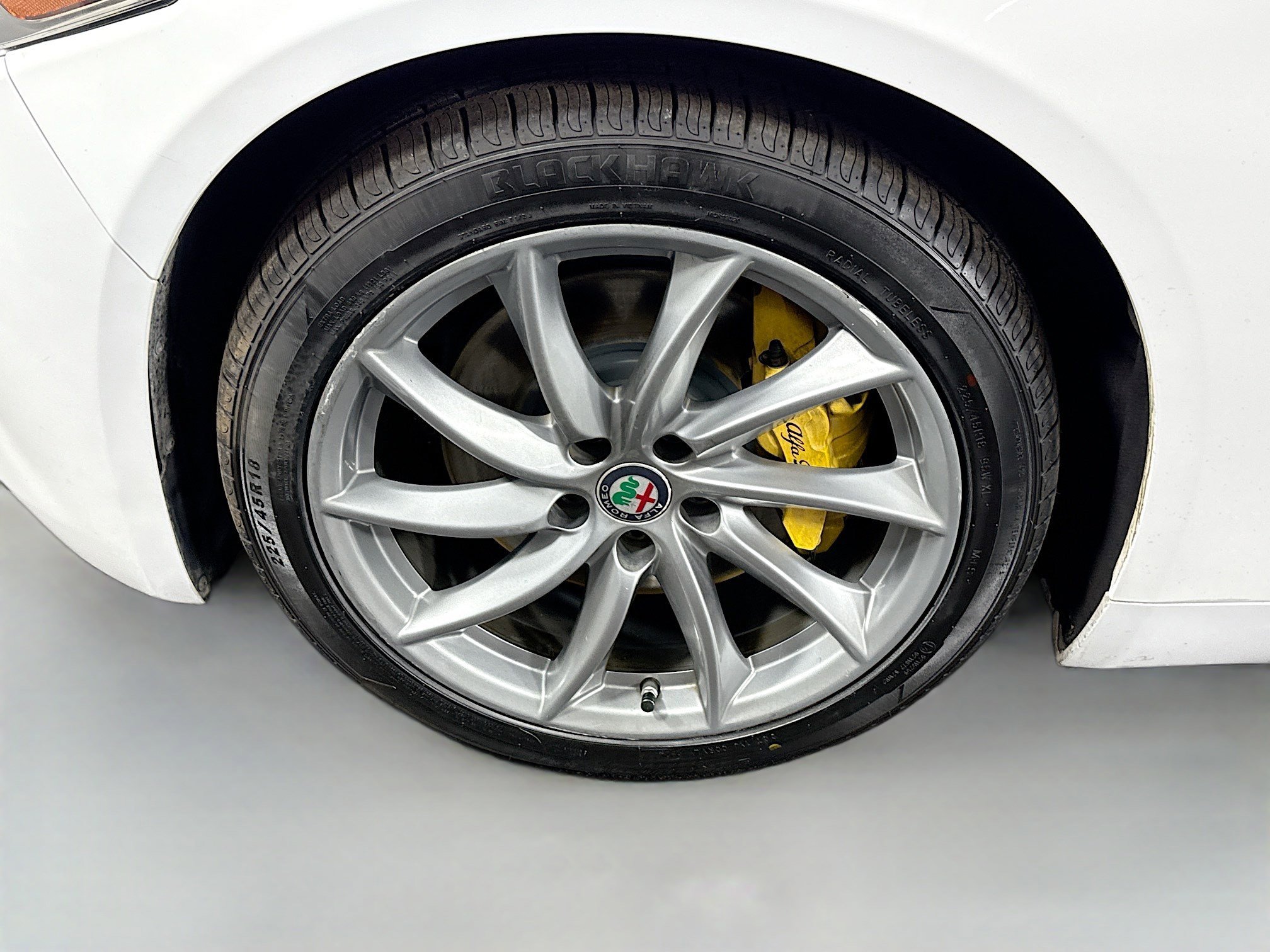 Used 2017 Alfa Romeo Giulia Base image 38