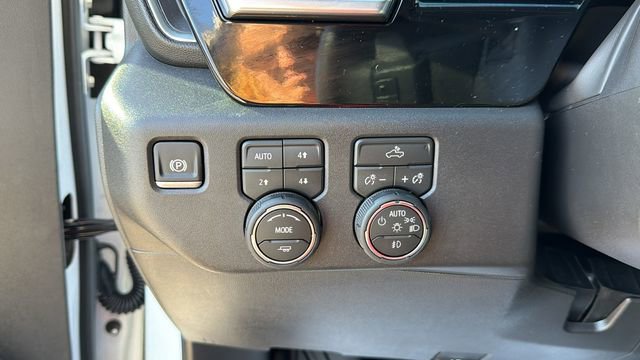 Used 2026 Chevrolet Silverado 1500 LT Trail Boss w/ Convenience Package II AWD/4WD image 19