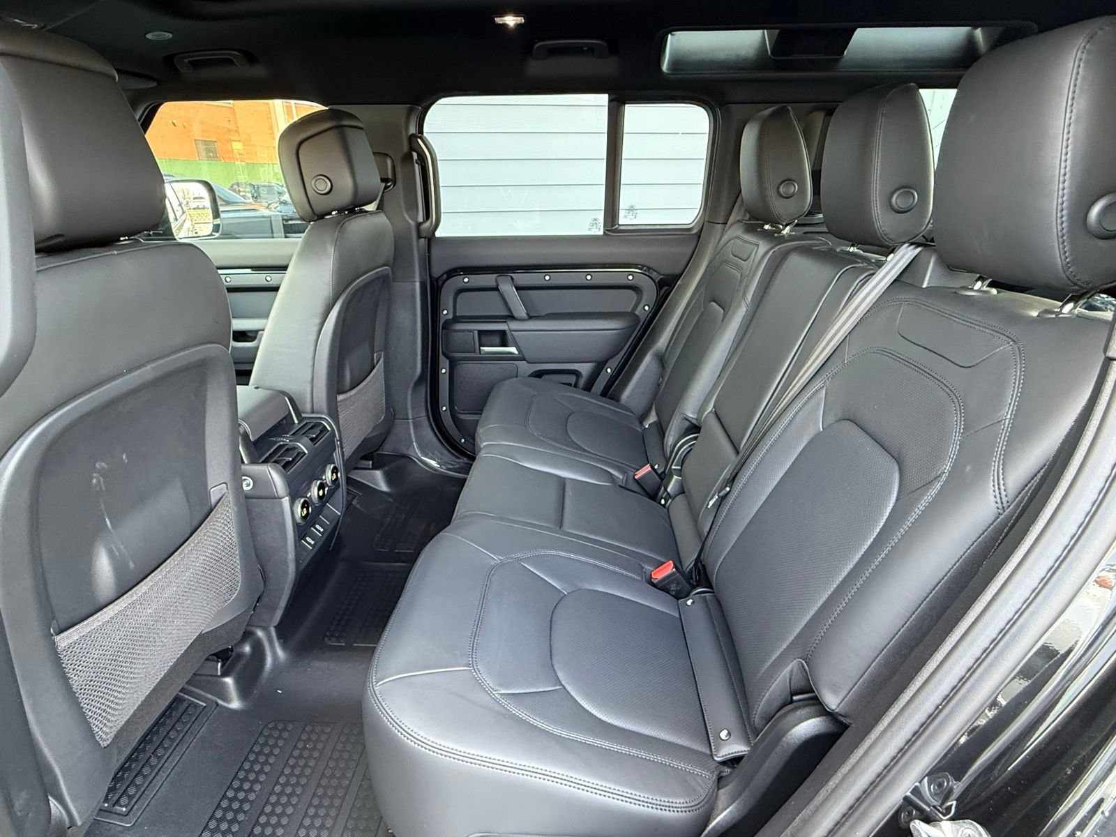 New 2026 Land Rover Defender 110 X-Dynamic SE AWD/4WD image 15