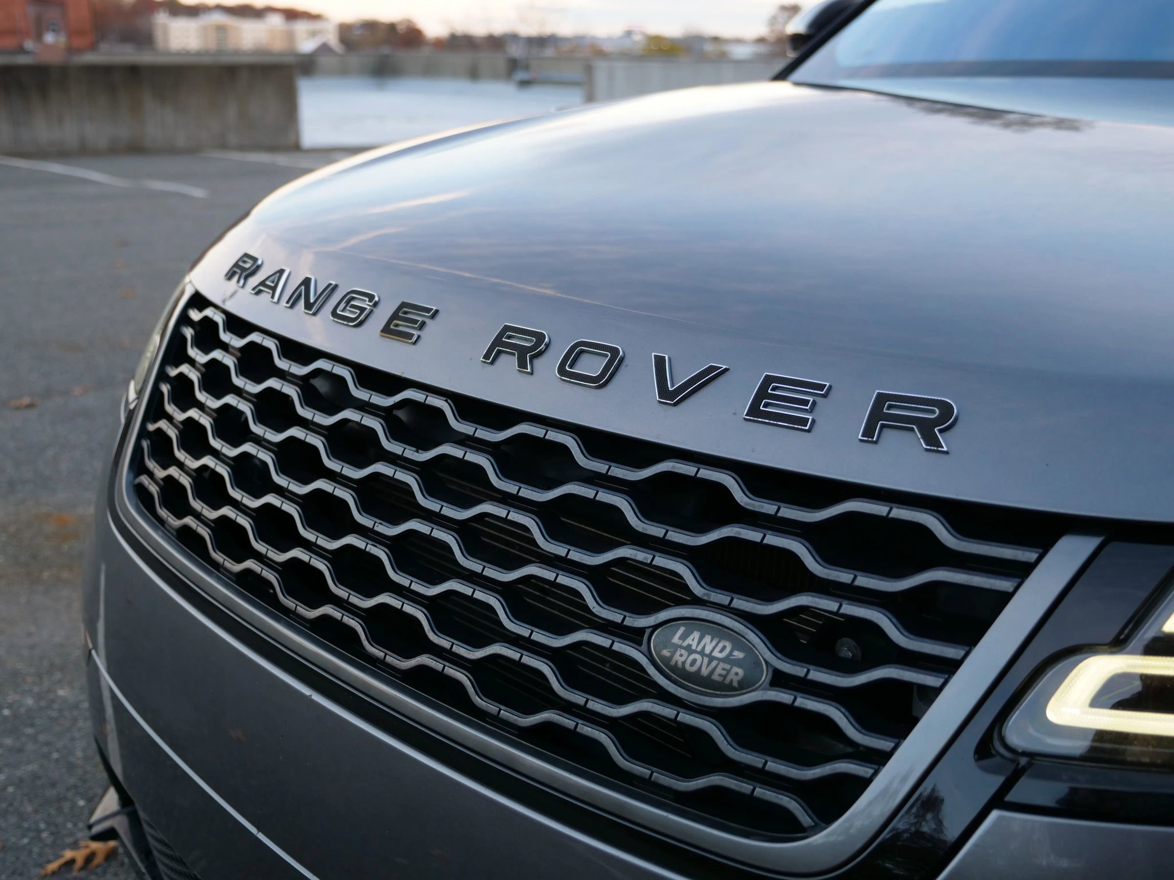 Used 2018 Land Rover Range Rover Velar R-Dynamic HSE image 41