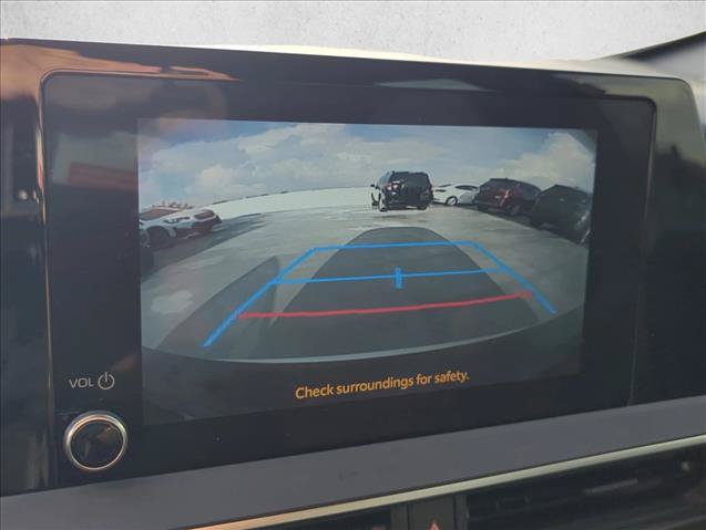 Used 2025 Toyota Prius XLE FWD image 17