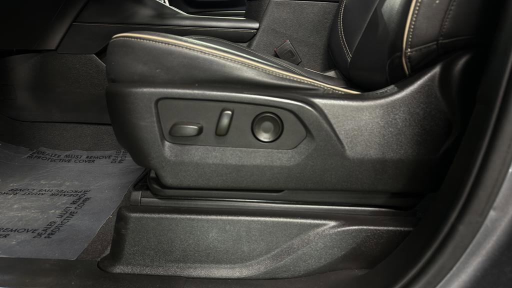 Used 2021 GMC Yukon XL SLT w/ Rear Media and Nav Package image 15