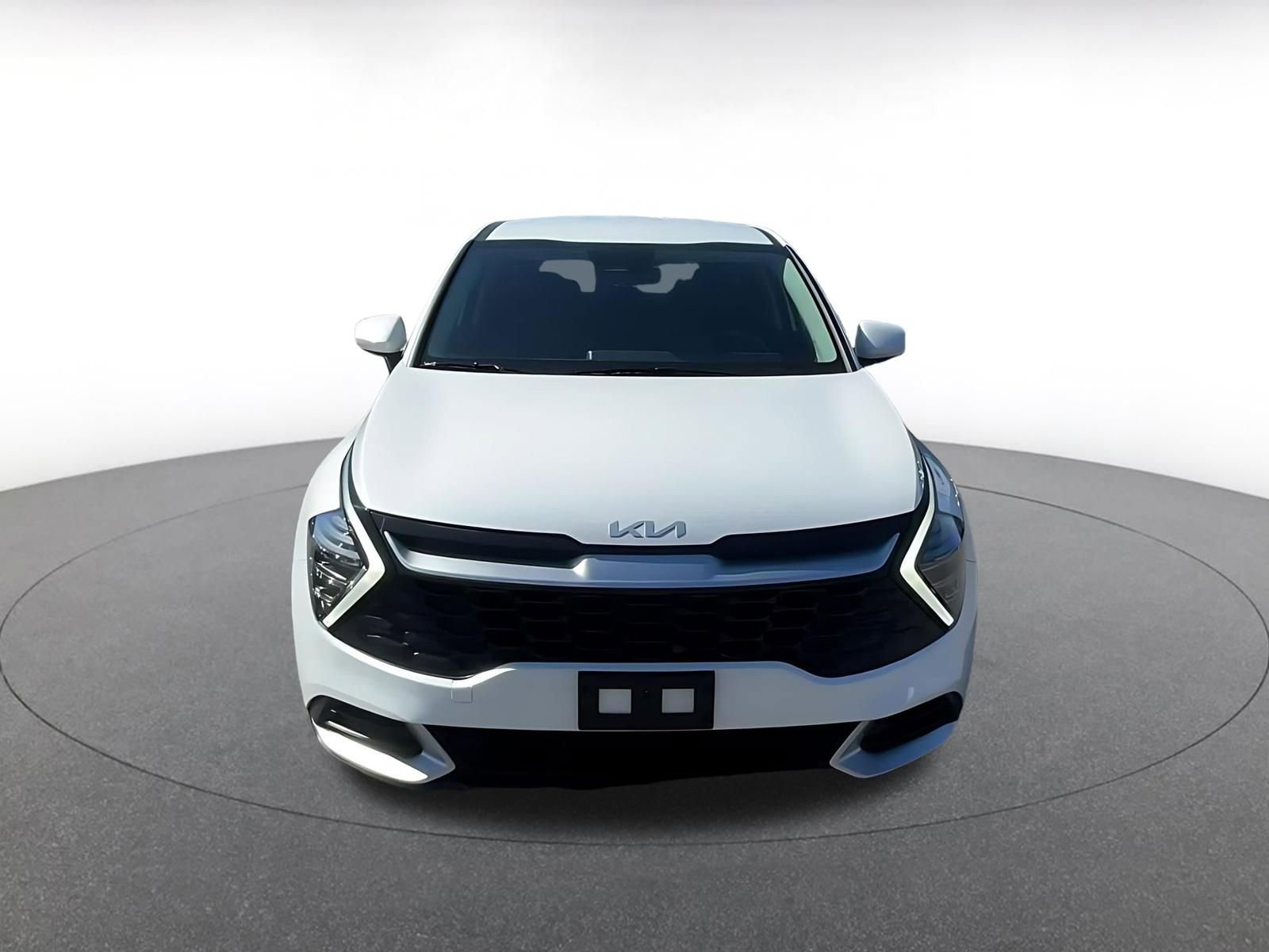 Used 2025 Kia Sportage LX image 4