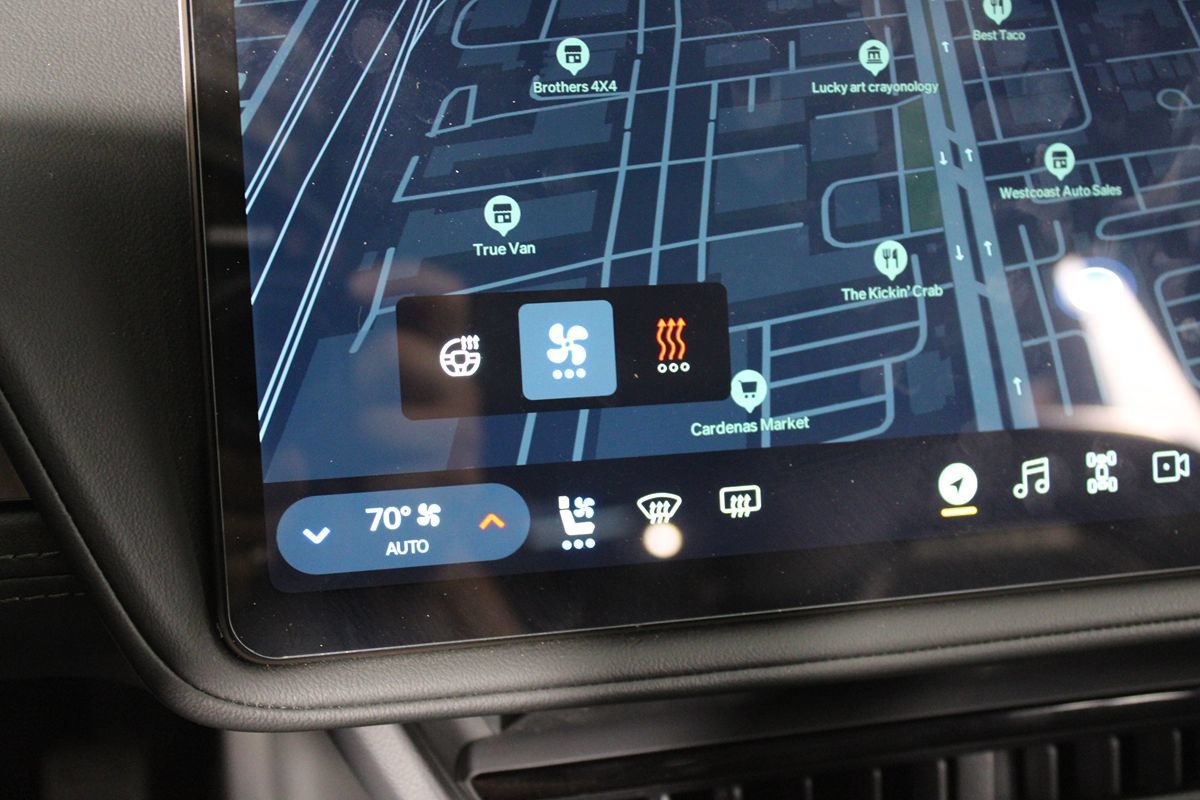 Used 2025 Rivian R1S Adventure Dual AWD/4WD image 19