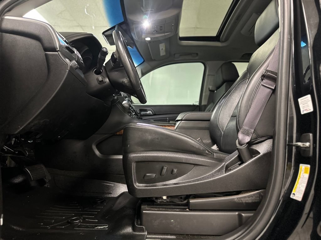 Used 2017 Chevrolet Suburban Premier RWD image 18