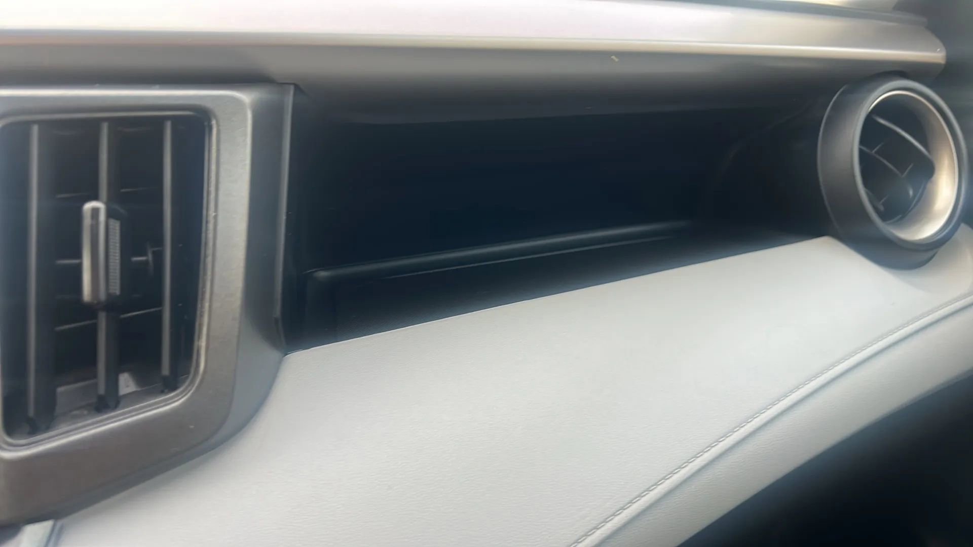 Used 2015 Toyota RAV4 LE image 34