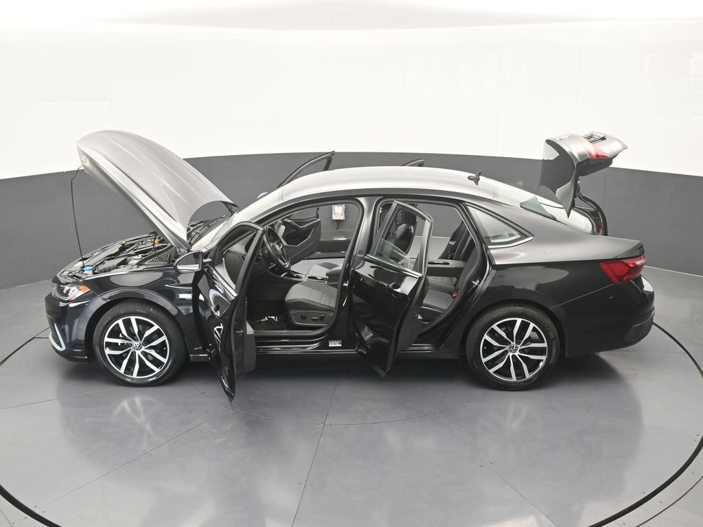 Used 2025 Volkswagen Jetta SE FWD image 62