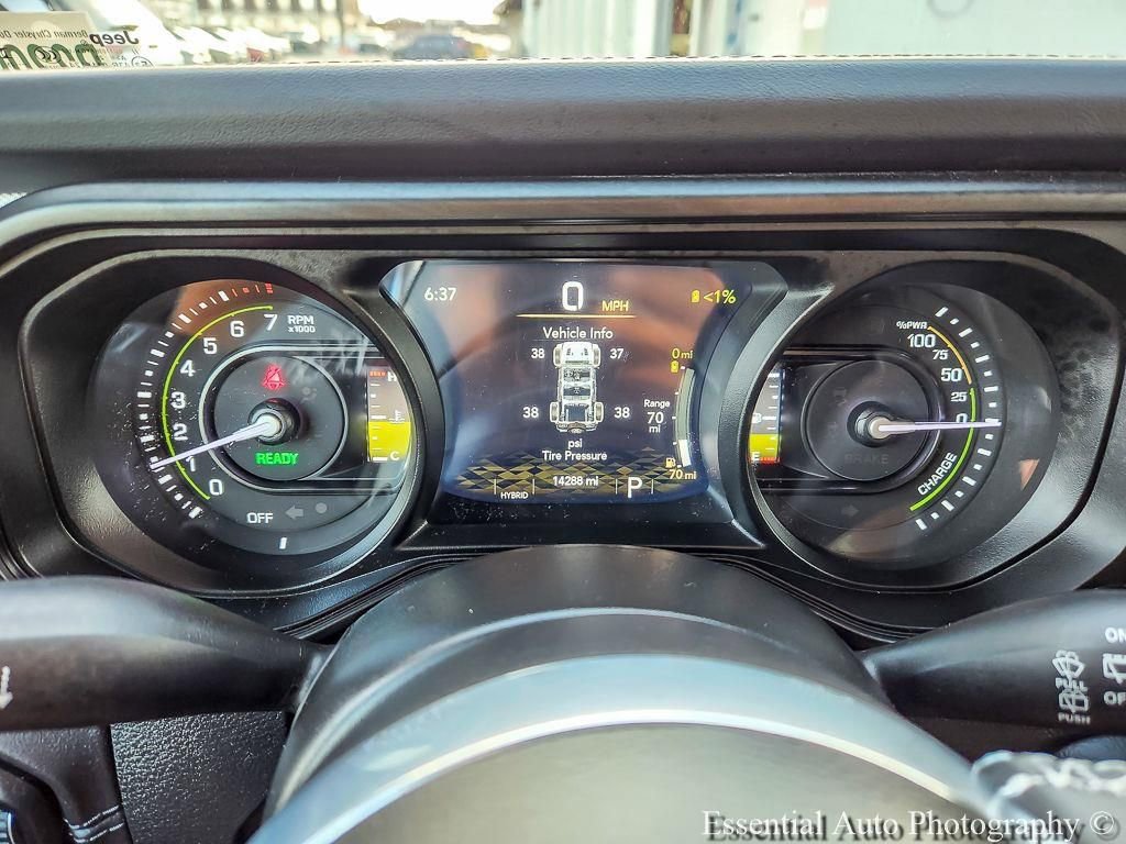 Used 2025 Jeep Wrangler Unlimited Sahara w/ Safety Group AWD/4WD image 13