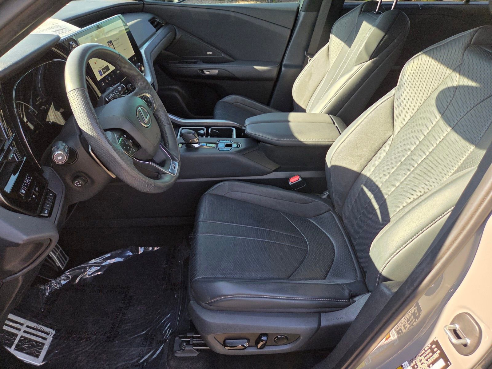 Used 2024 Lexus TX 500h AWD w/ Technology Package image 9