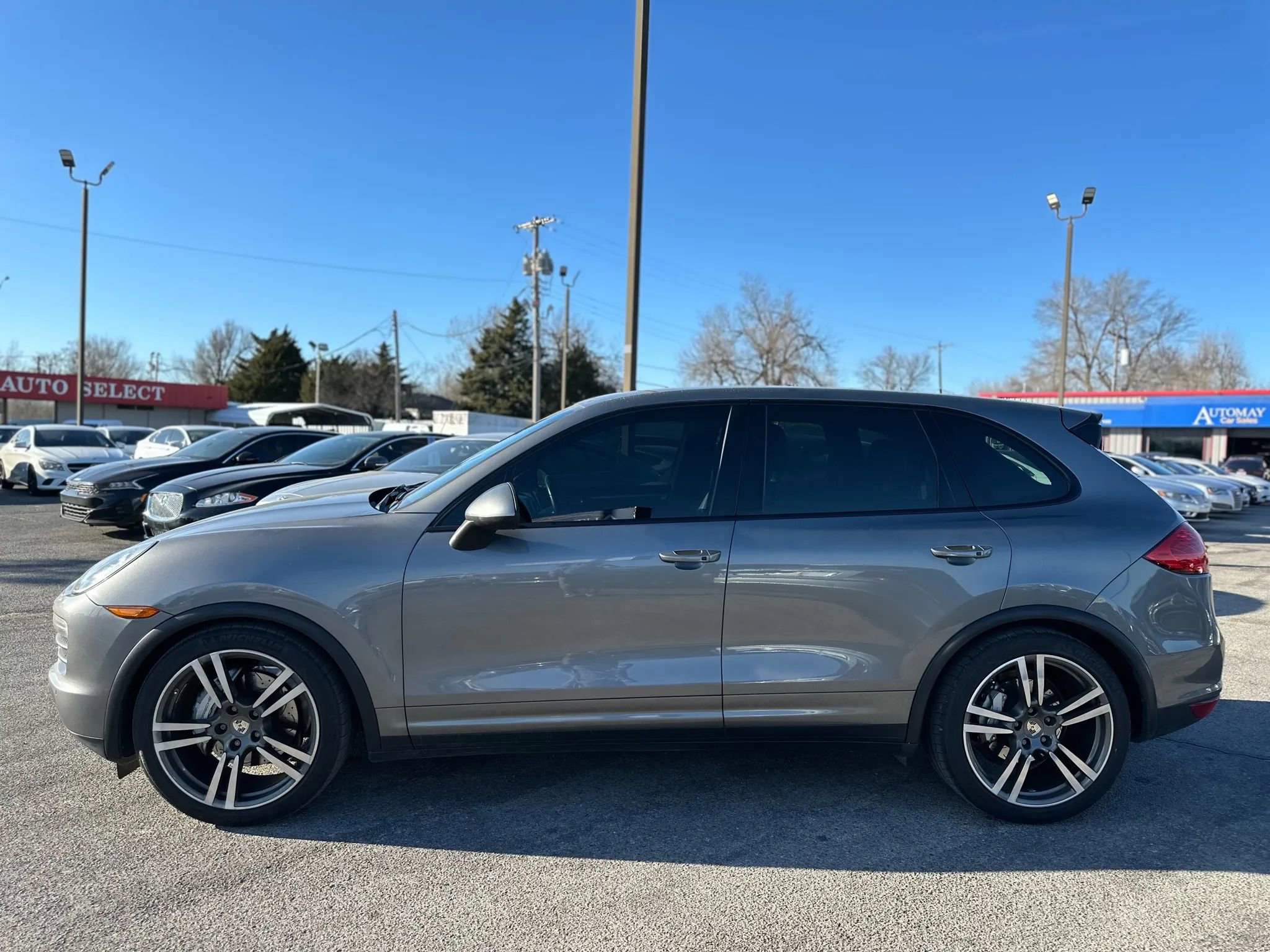 Used 2011 Porsche Cayenne S AWD/4WD image 9