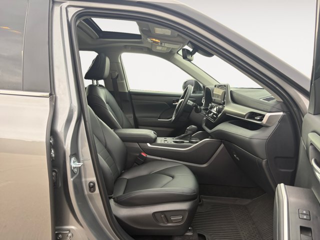 Used 2026 Toyota Highlander XLE AWD/4WD image 15