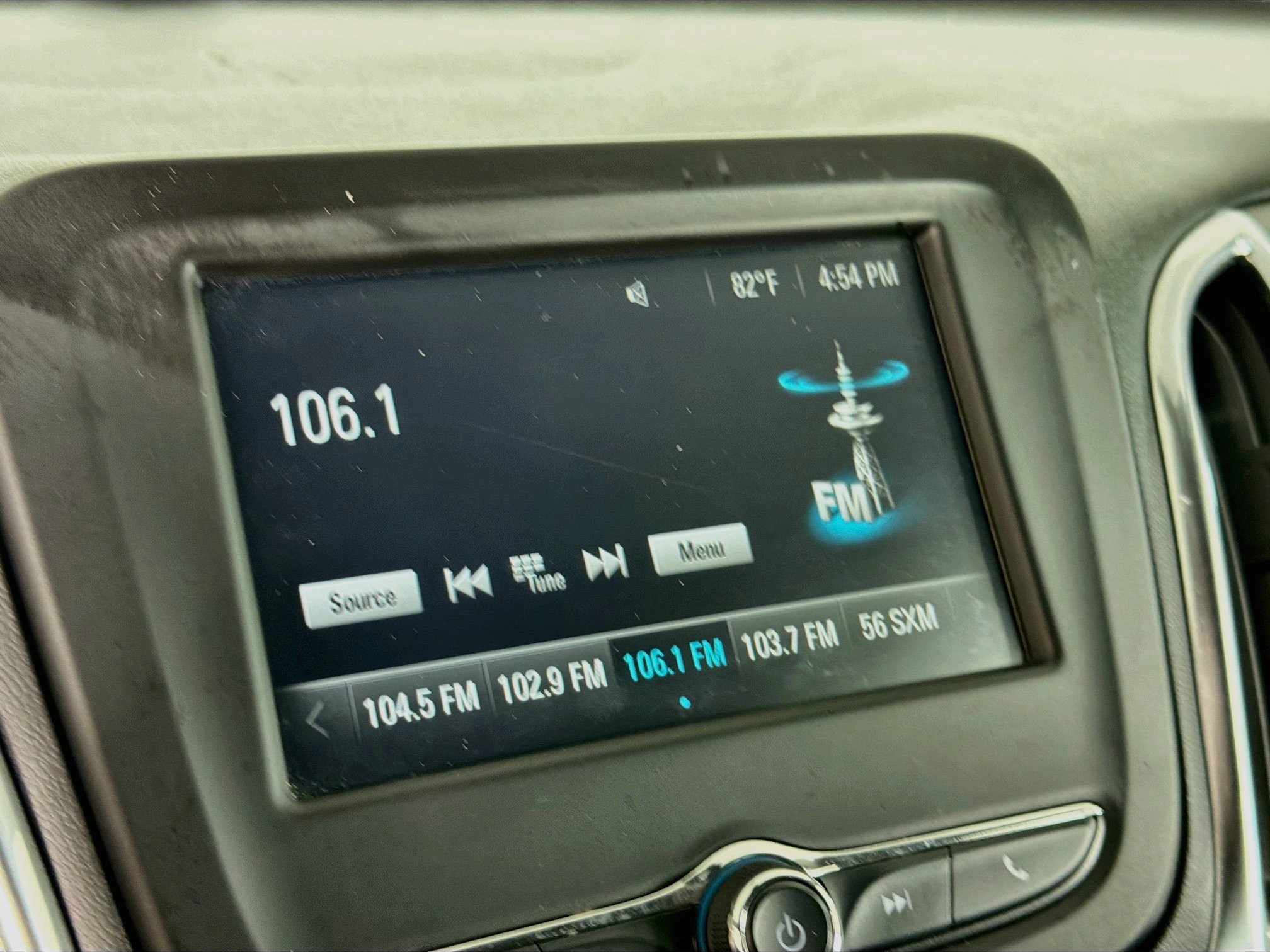Used 2018 Chevrolet Equinox LT FWD image 21