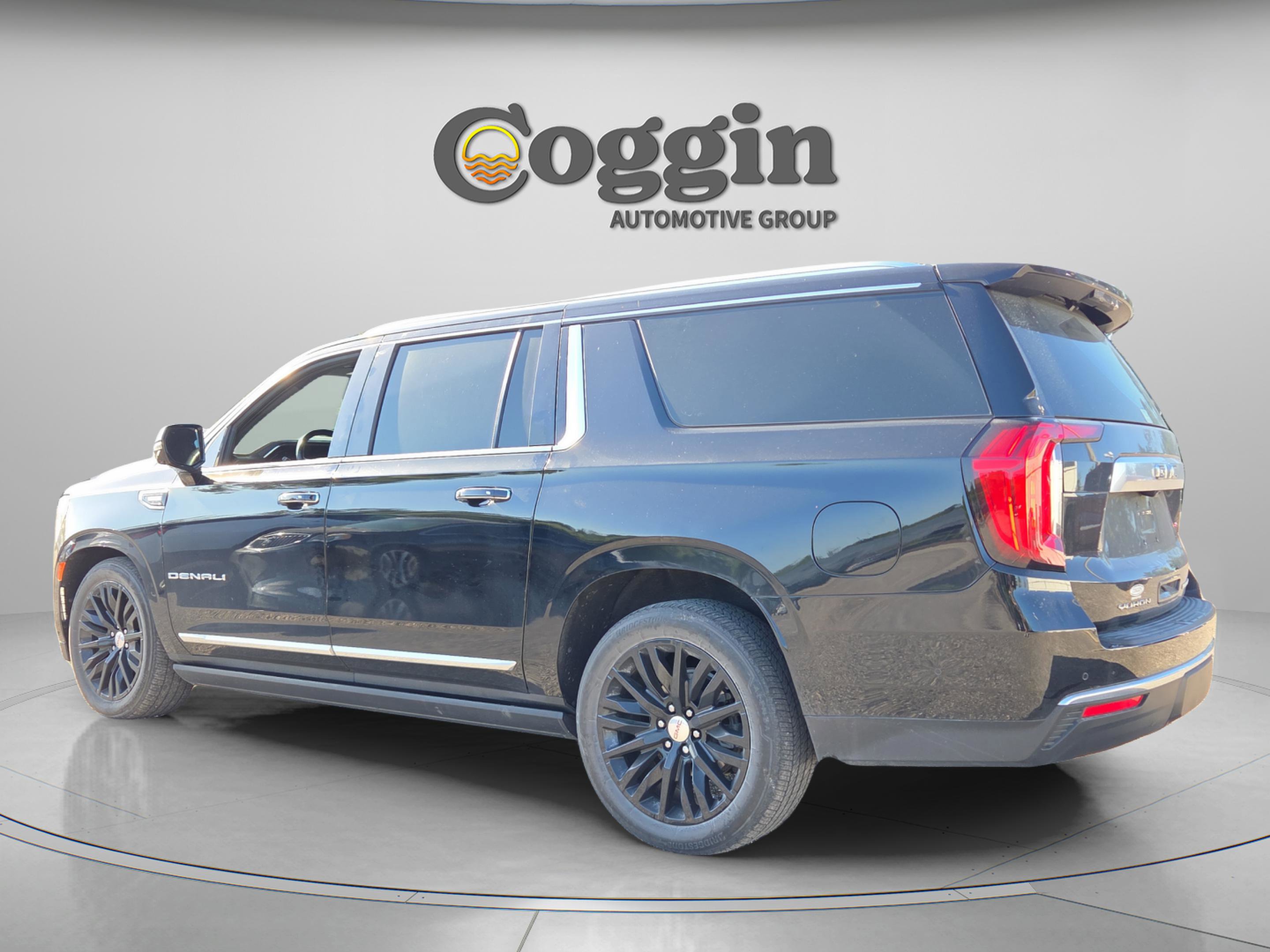 Used 2023 GMC Yukon XL Denali w/ Denali Reserve Package image 3
