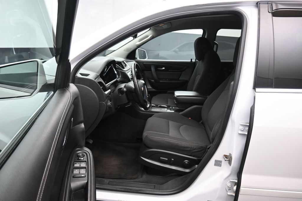 Used 2017 Chevrolet Traverse LT w/ Style and Technology Package AWD/4WD image 11
