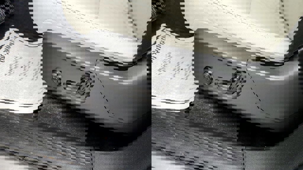 Used 2023 Volvo XC40 B5 Plus w/ Driver Assist Package image 12