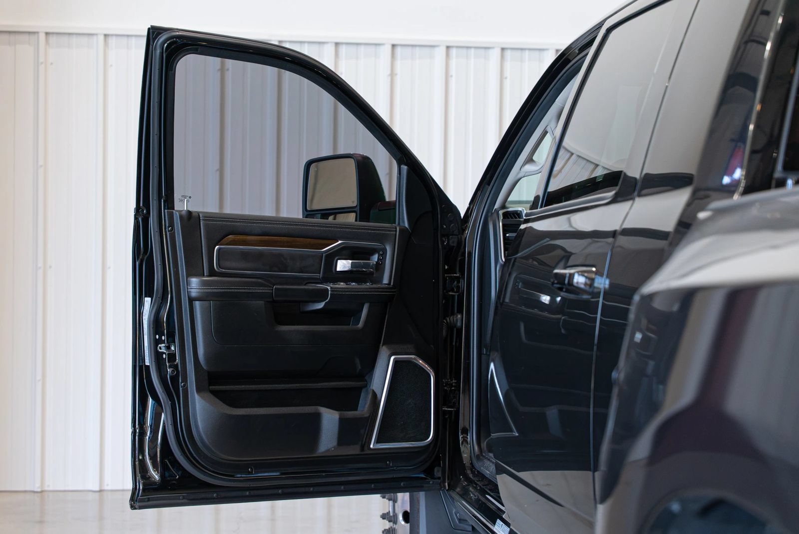 Used 2023 RAM 3500 Laramie AWD/4WD image 27