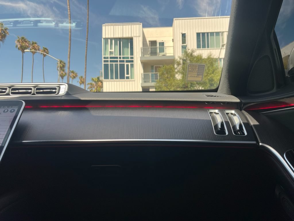 Used 2022 Mercedes-Benz S 500 4MATIC w/ AMG Line Package image 27