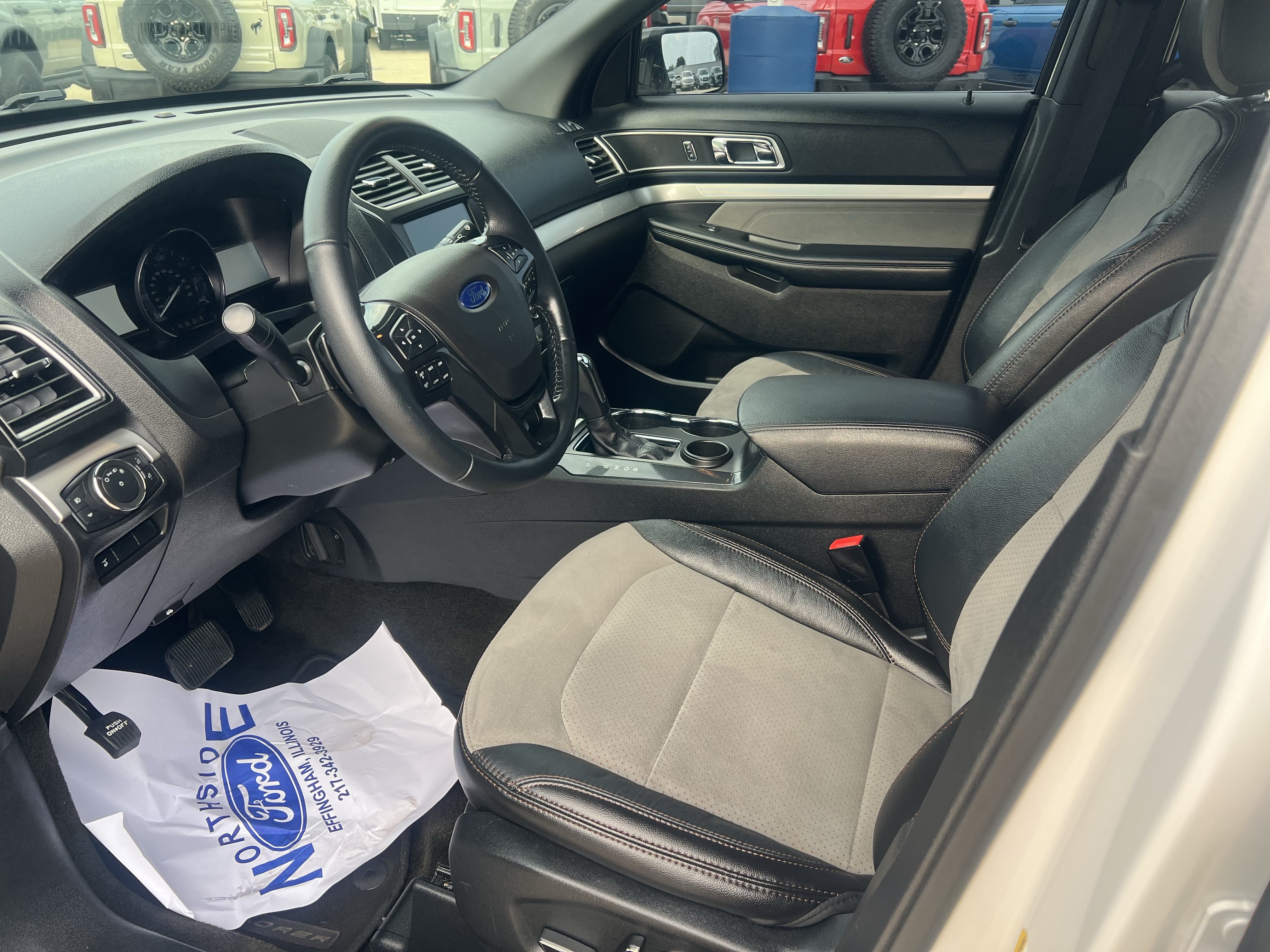 Used 2017 Ford Explorer XLT w/ Equipment Group 202A FWD image 12