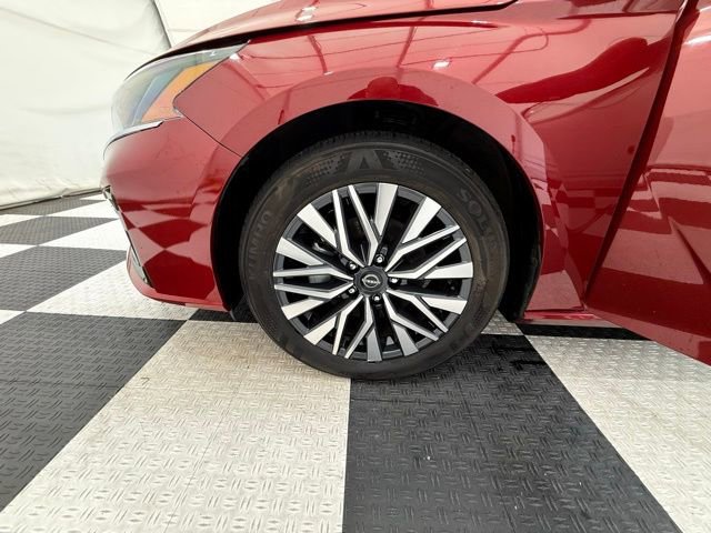 Used 2025 Nissan Altima 2.5 SV FWD image 9