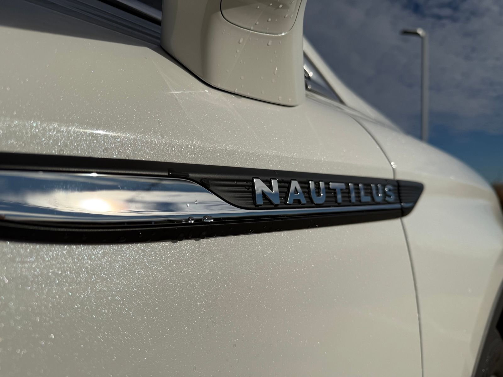 Used 2022 Lincoln Nautilus Reserve w/ Cargo Utility Package image 9