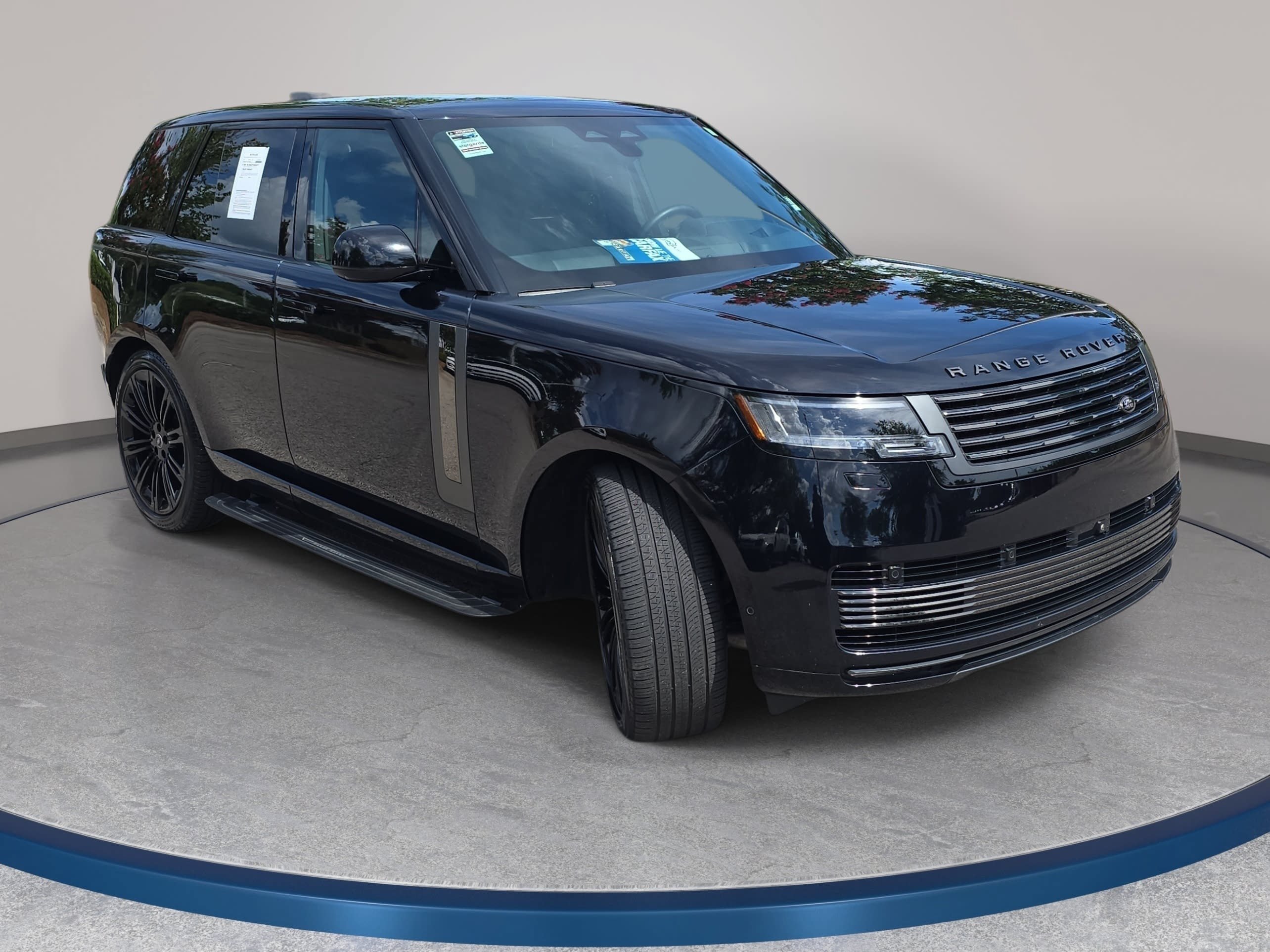 Used 2024 Land Rover Range Rover SV AWD/4WD image 3