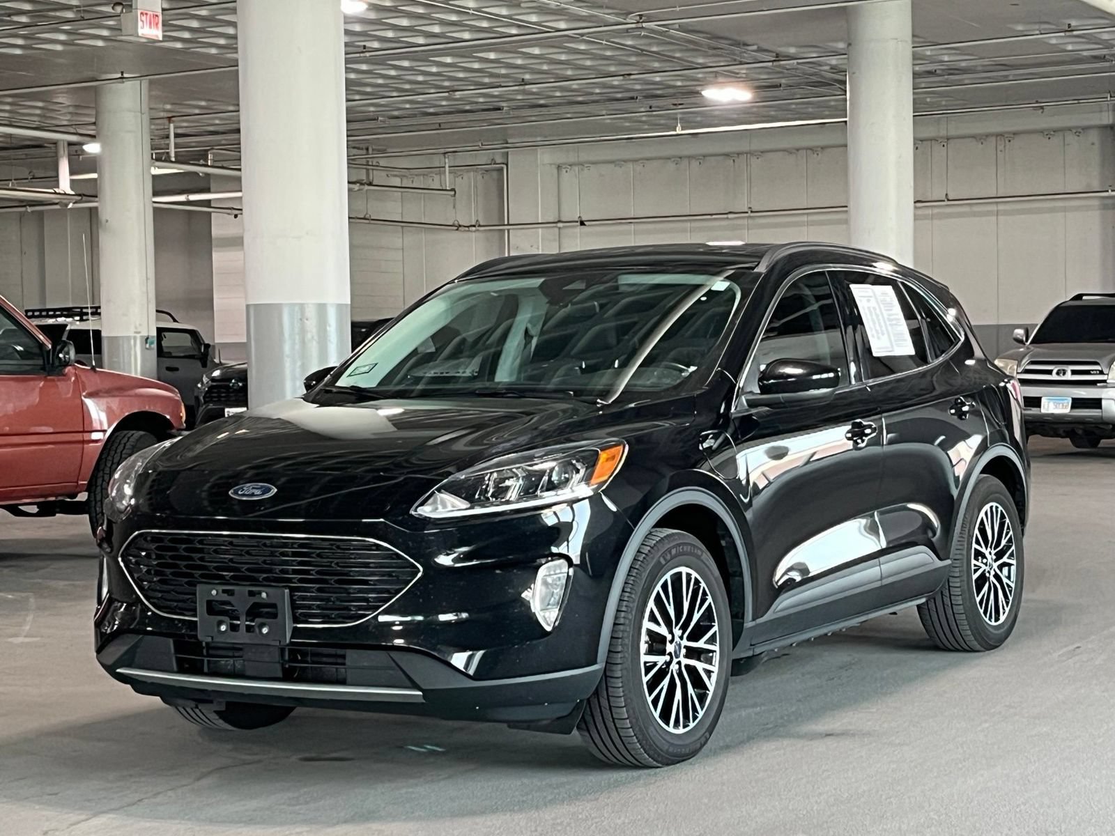 Used 2022 Ford Escape SEL w/ Technology Package FWD image 4