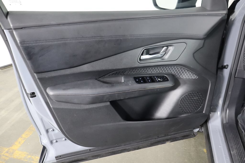 Used 2023 Nissan Ariya FWD image 19