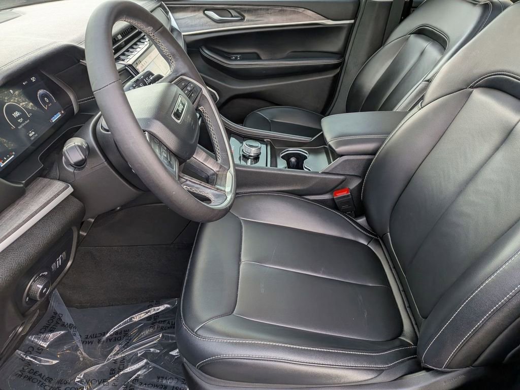 Used 2023 Jeep Grand Cherokee L Limited AWD/4WD image 17