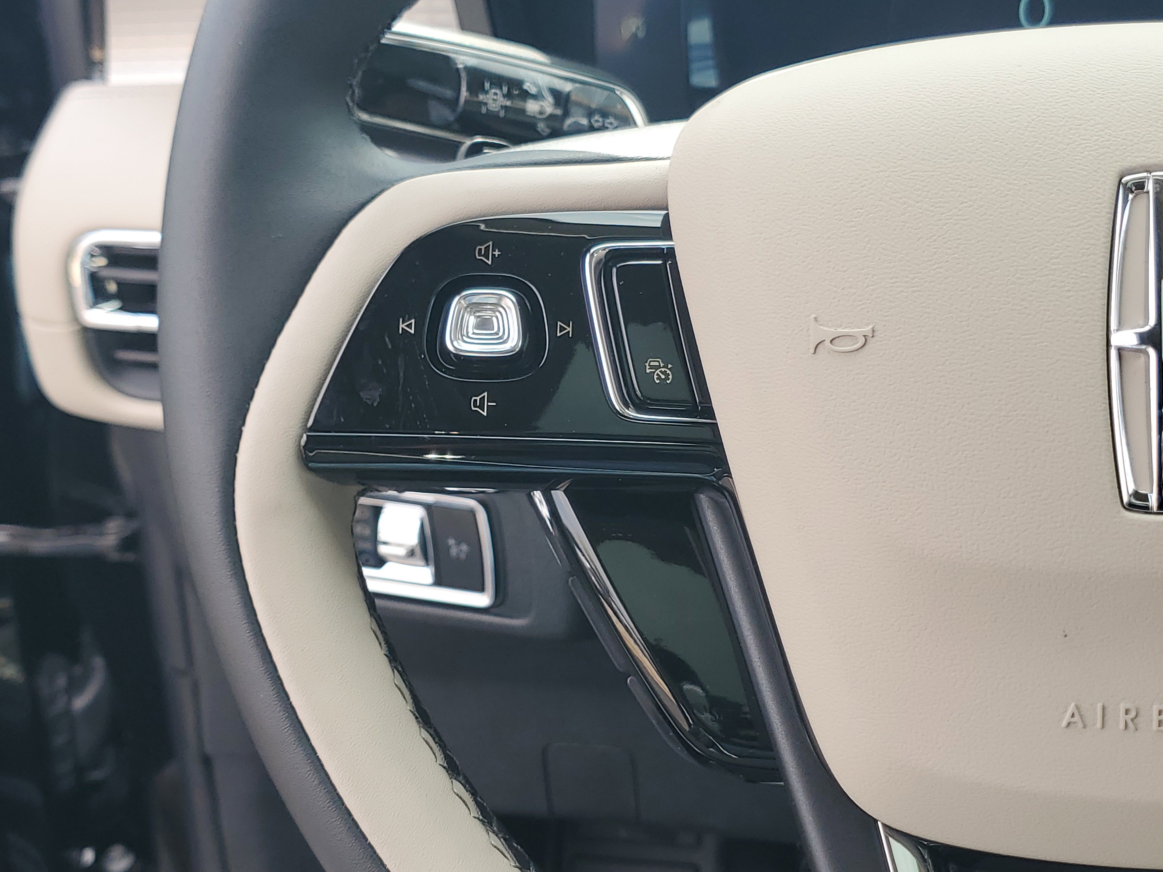 New 2026 Lincoln Corsair Premiere AWD/4WD image 17