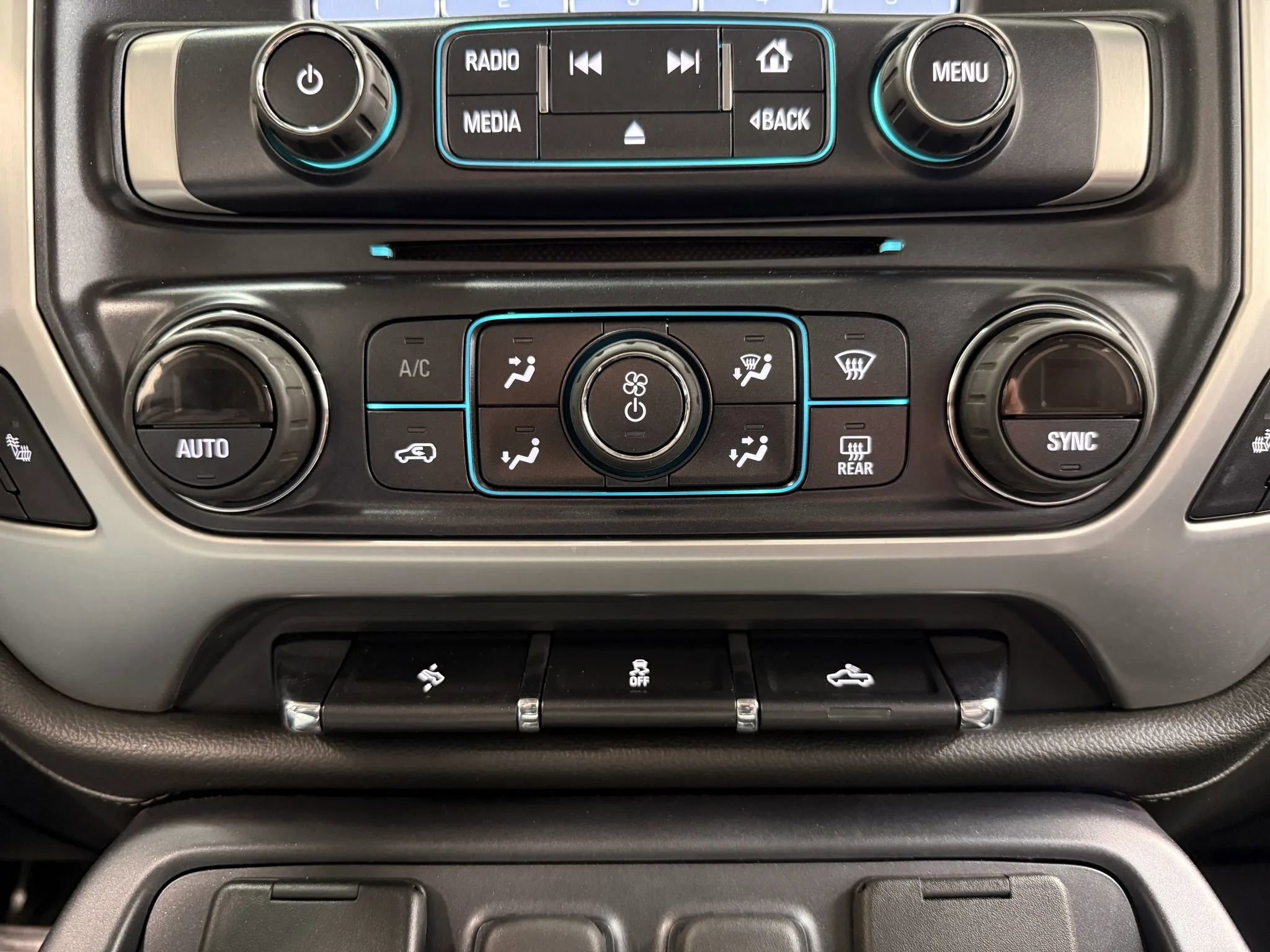 Used 2017 GMC Sierra 3500 SLT AWD/4WD image 24