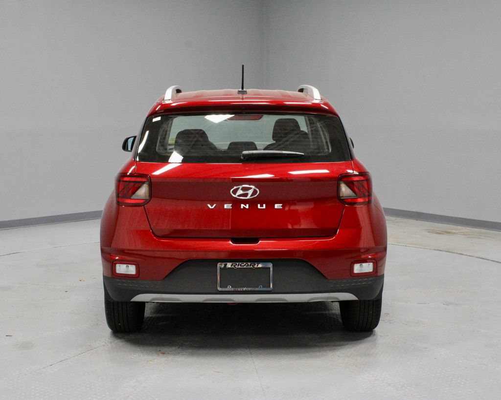 Used 2025 Hyundai Venue SEL FWD image 10