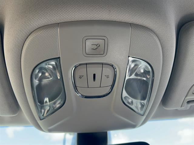 Used 2018 Jeep Compass Limited w/ Navigation Group AWD/4WD image 26