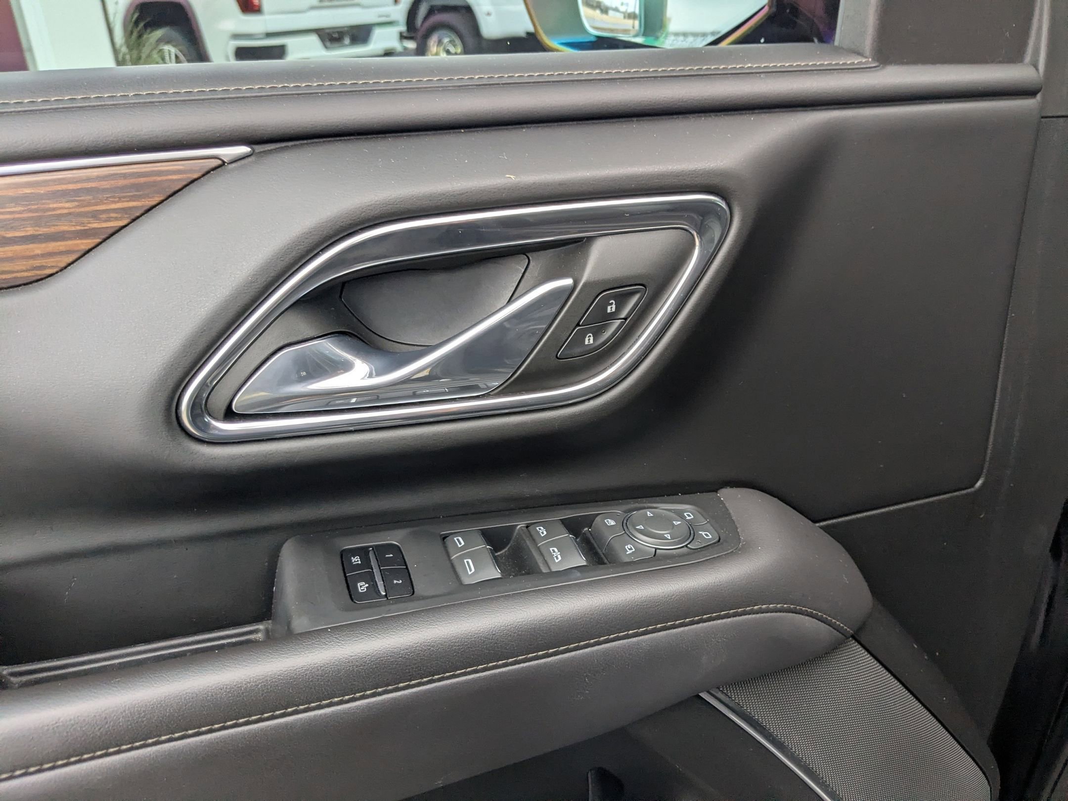 Used 2023 Chevrolet Suburban High Country w/ Advanced Technology Package image 12