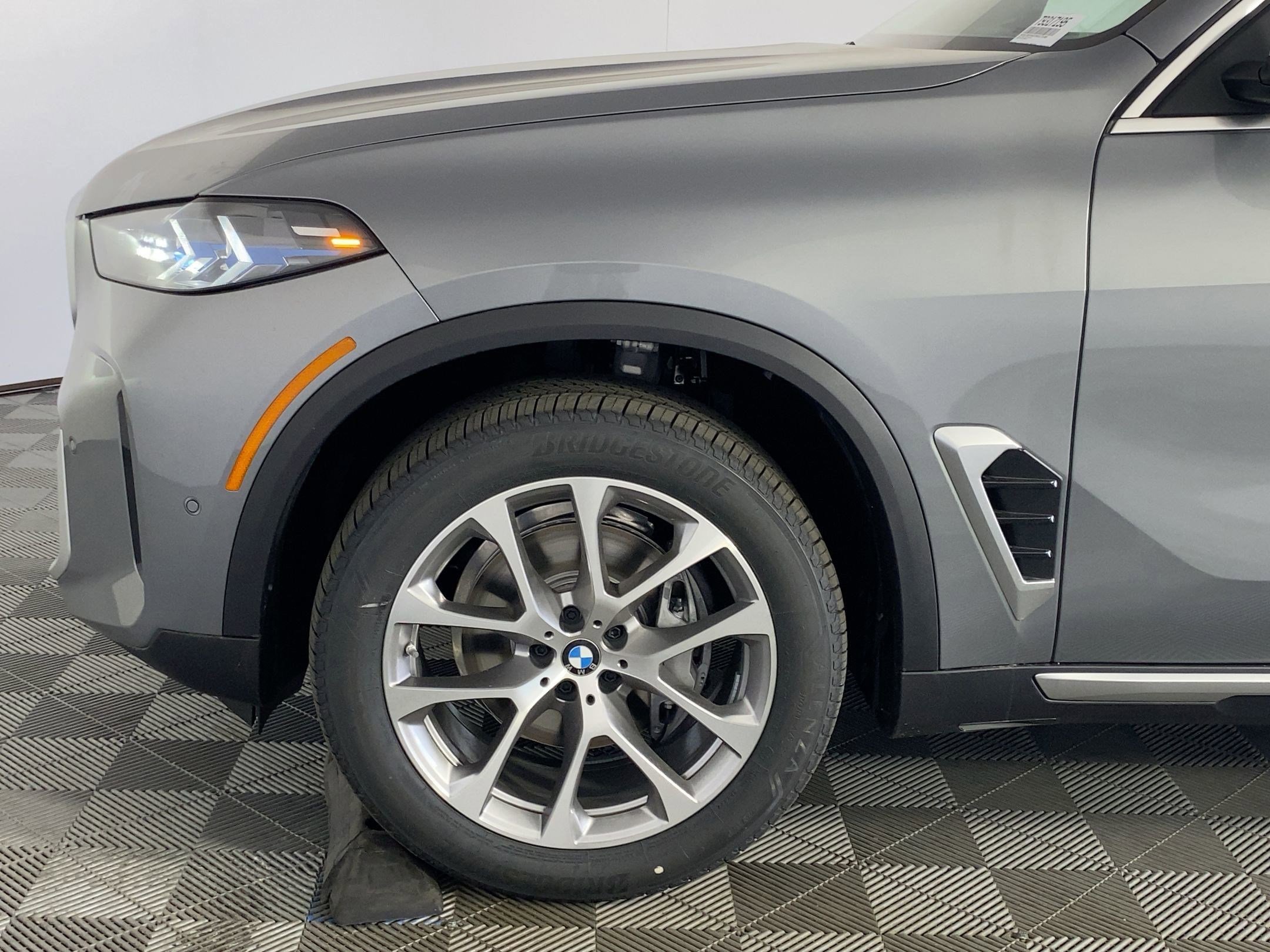 Used 2026 BMW X5 sDrive40i w/ Premium Package image 9