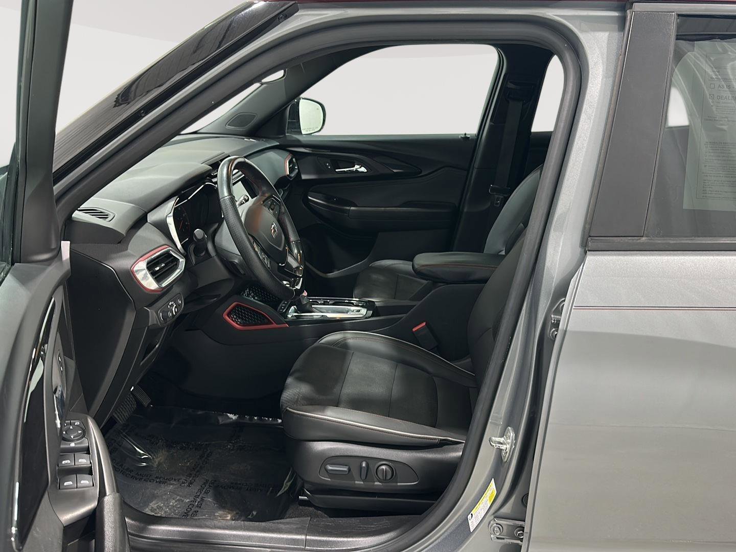 Used 2023 Chevrolet TrailBlazer RS w/ Sun and Liftgate Package image 9