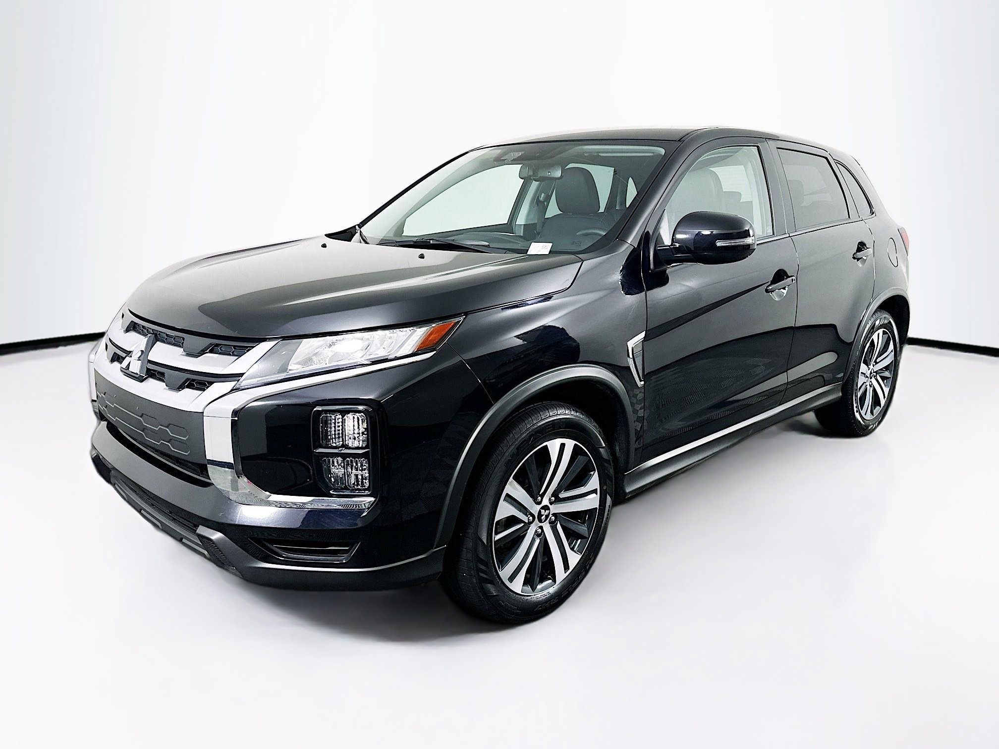 Used 2025 Mitsubishi Outlander Sport SE image 3