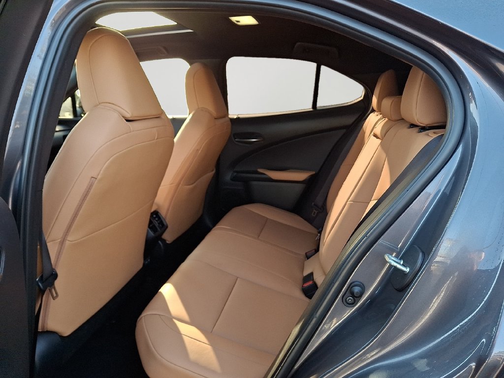 Used 2024 Lexus UX 250h AWD w/ Premium Package image 9