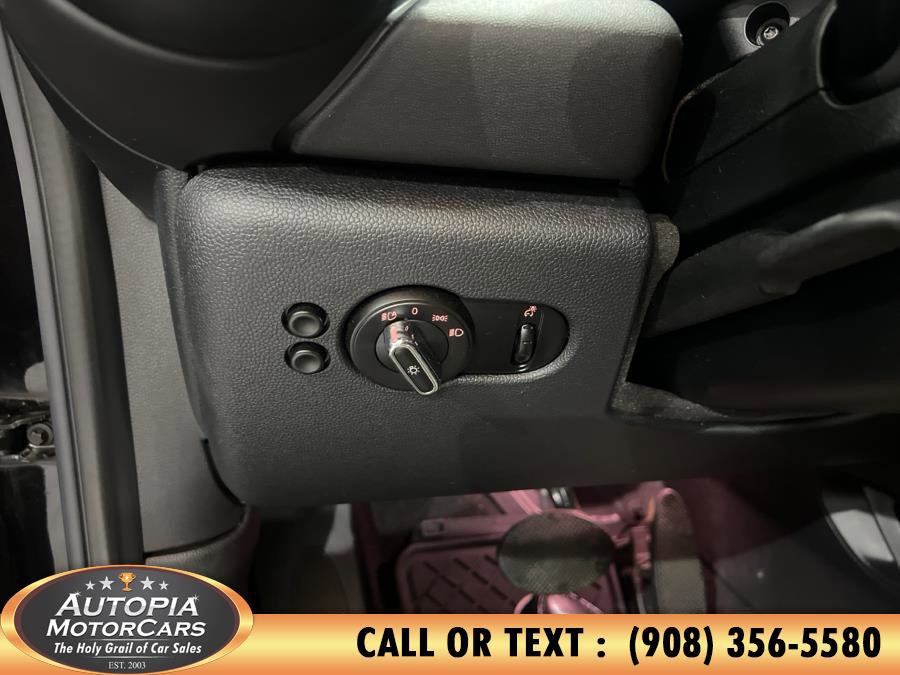 Used 2019 MINI Cooper 2-Door Hardtop w/ Storage Package image 18