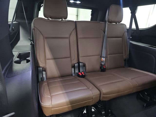 Used 2023 Chevrolet Suburban High Country image 17