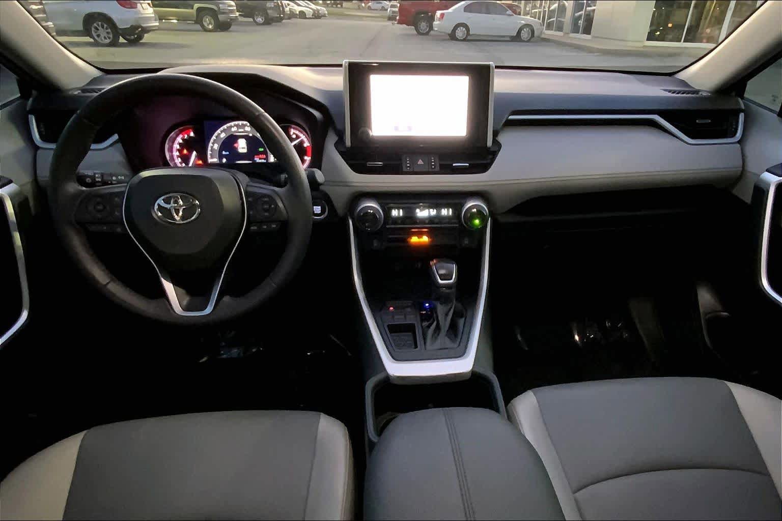 Used 2023 Toyota RAV4 XLE Premium image 15