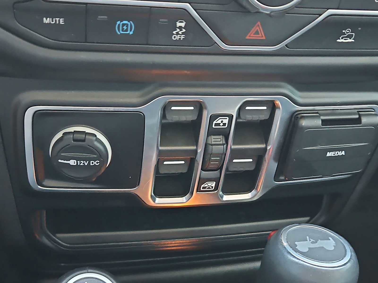 Used 2023 Jeep Wrangler Sahara image 30