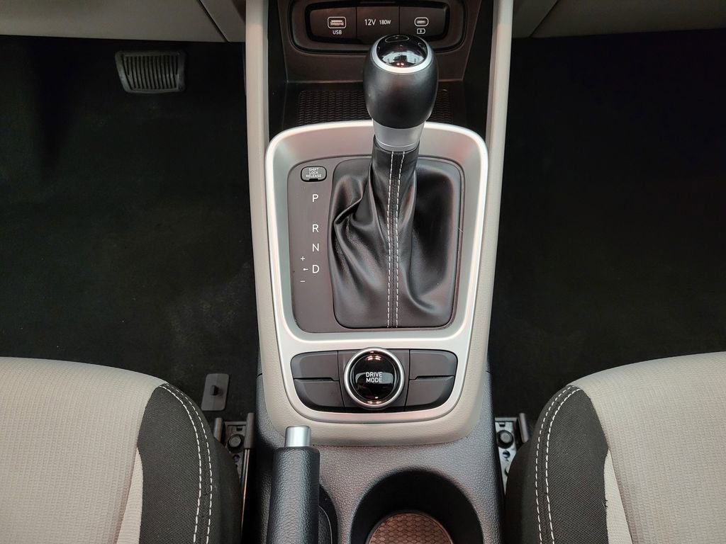 Used 2025 Hyundai Venue SEL image 29