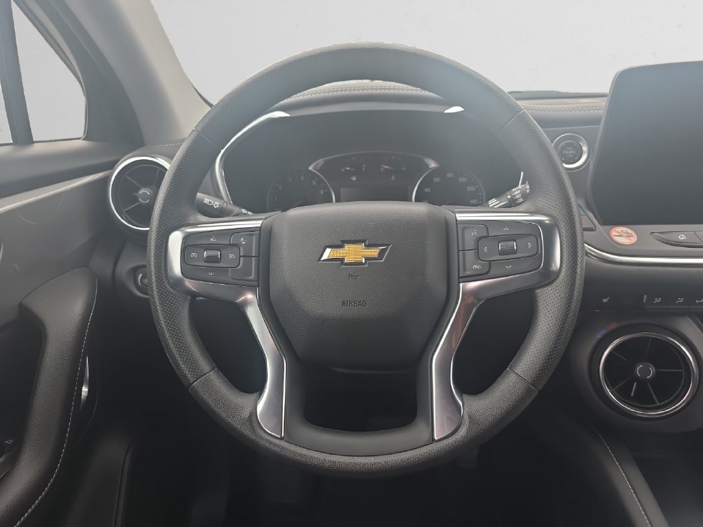 Used 2025 Chevrolet Blazer LT AWD/4WD image 13